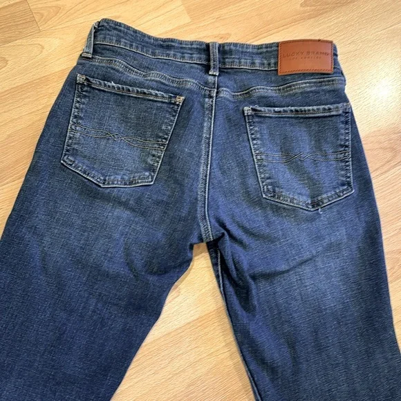 Lucky Brand. Size 27/4. Slim-fit,midrise, boot, cut - Picture 6 of 7